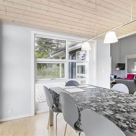 1432 Aakirkeby - Holsteroddevej 6