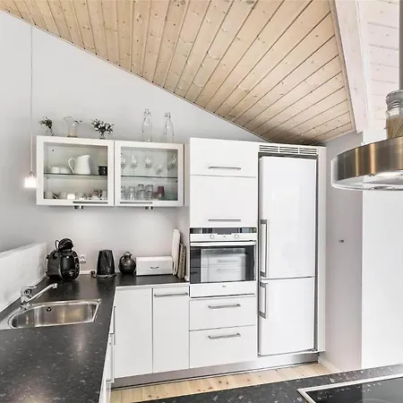 1432 Aakirkeby - Holsteroddevej 6 Дом отдыха *