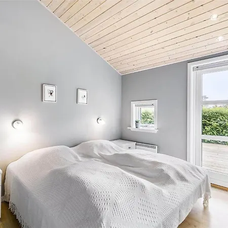 1432 Aakirkeby - Holsteroddevej 6 Vester Somarken