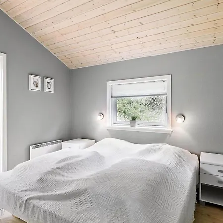 1432 Aakirkeby - Holsteroddevej 6 Vester Somarken
