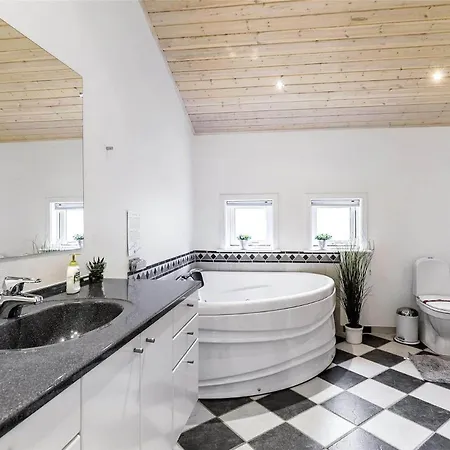 Дом отдыха 1432 Aakirkeby - Holsteroddevej 6 *