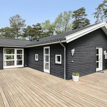1432 Aakirkeby - Holsteroddevej 6 * Vester Somarken